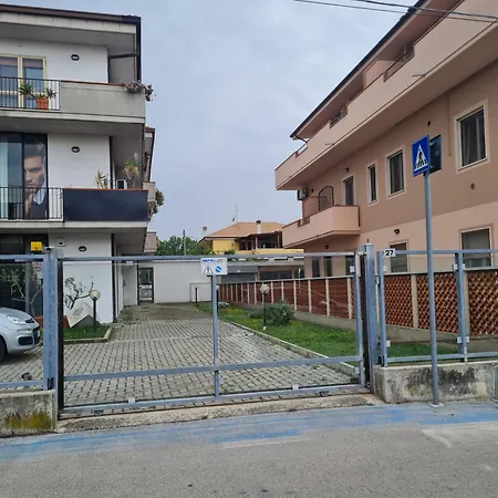 Gate 25 Apartment *