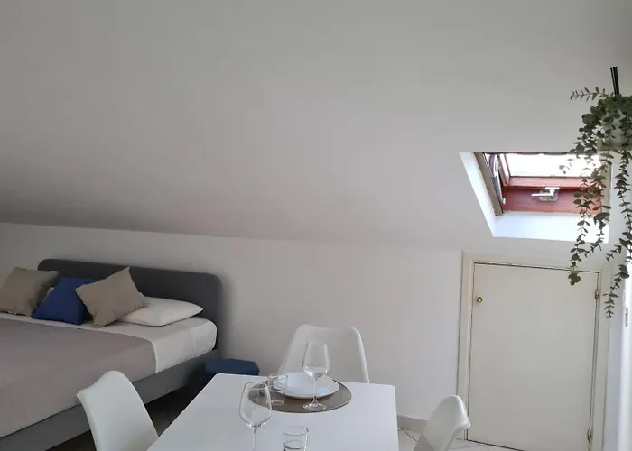 Gate 25 * سان جيوفانّي تْيَتينو